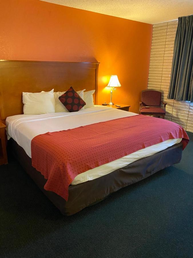 Americas Best Value Inn 萨莱纳 外观 照片