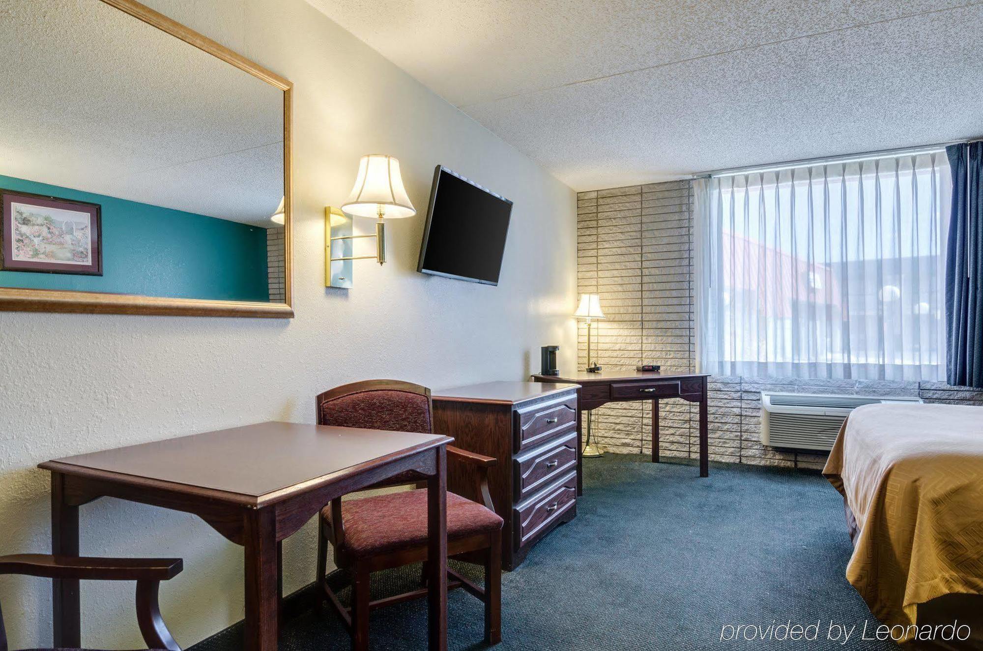 Americas Best Value Inn 萨莱纳 外观 照片