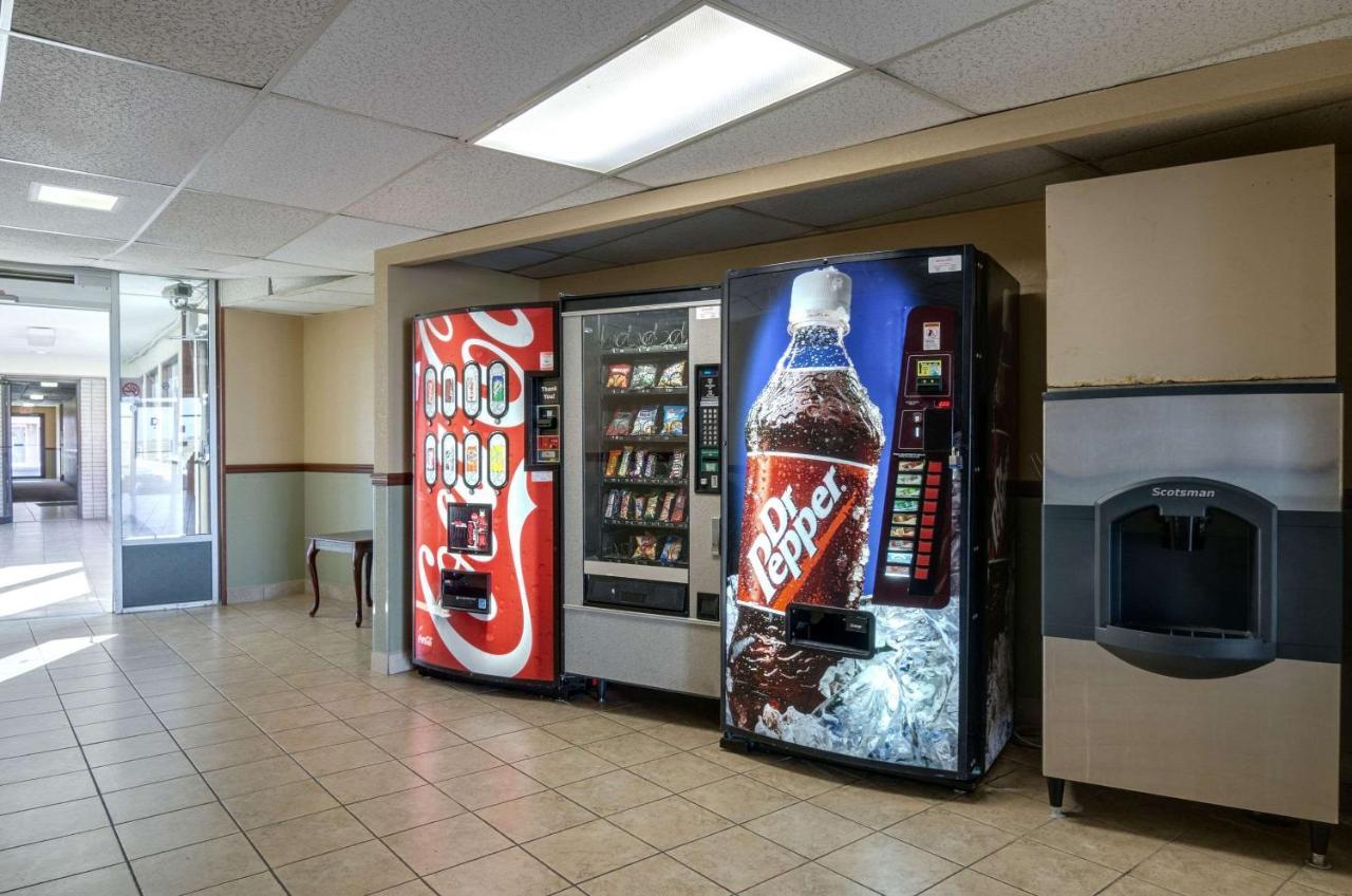 Americas Best Value Inn 萨莱纳 外观 照片